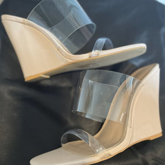 Fashion nova nude wedge heels with clear straps size 9 - Picture 3 of 3